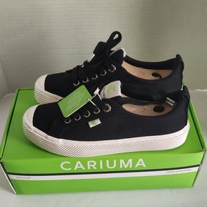 Cariuma black sneakers sz 6 New in box
